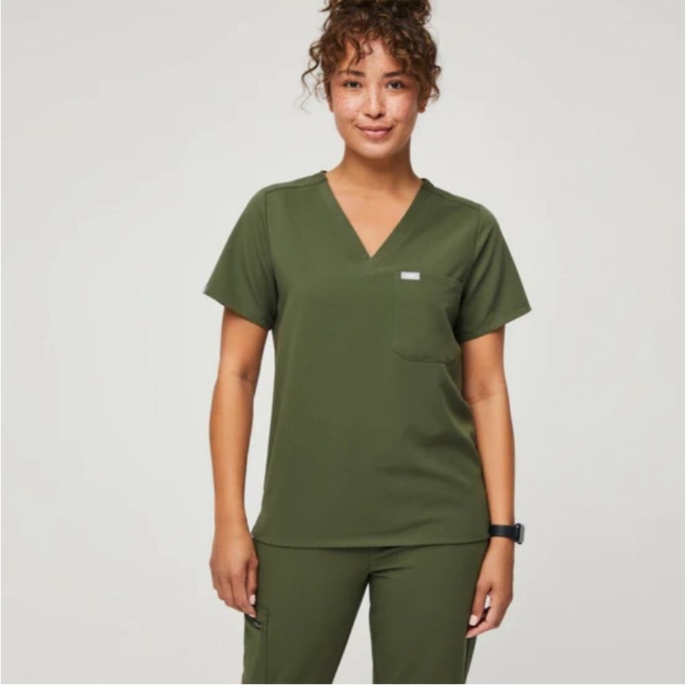 Figs Small One Pocket Catarina Top Dark Olive